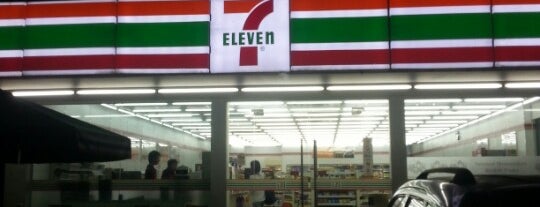 7-Eleven is one of Lieux qui ont plu à George.