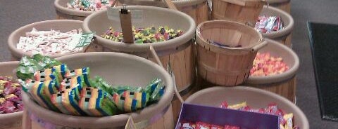 Candy Barrel is one of Taryn: сохраненные места.