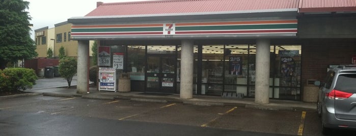 7-Eleven is one of Orte, die Andrew gefallen.
