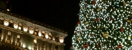 Christmas Tree Union Square is one of Posti salvati di Max.