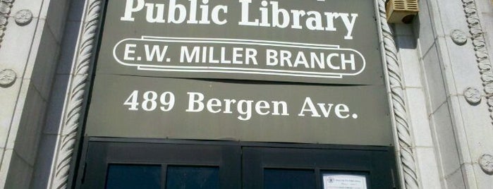 Miller Branch Library is one of สถานที่ที่ ᴡ ถูกใจ.