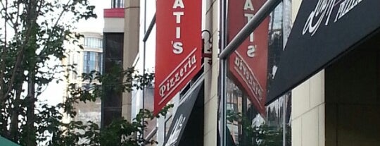 Lou Malnati's Pizzeria is one of Deb 님이 좋아한 장소.