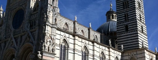 Piazza del Duomo is one of Weekend Siena.