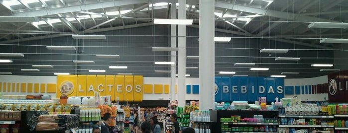 Supermercados La Torre z15 is one of สถานที่ที่ Rafael ถูกใจ.