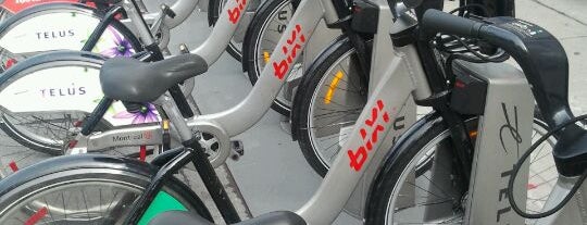 Station BIXI is one of Stéphanさんのお気に入りスポット.