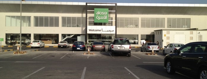 Al Osra Supermarket is one of Locais curtidos por Farouq.