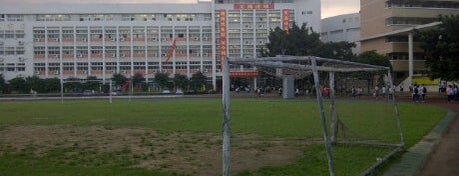中山市华侨中学高中部 is one of Middle Schools in Guangdong.