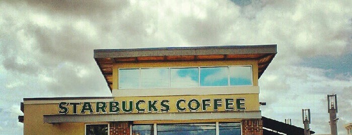 Starbucks is one of Tempat yang Disukai Justin.