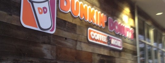 Dunkin' is one of Locais curtidos por Marco.