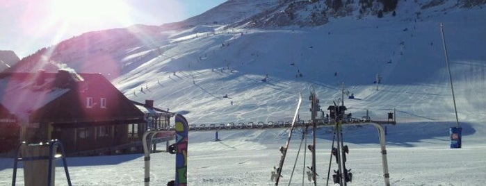 Estacion de esqui candanchu is one of Ski Spain and Andorra.