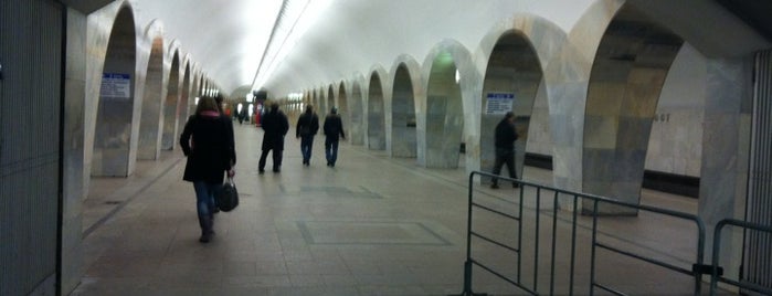 metro Kuznetsky Most is one of Метро Москвы (Moscow Metro).