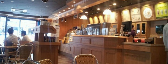 The Coffee Bean & Tea Leaf is one of The Coffee Bean & Tea Leaf (커피빈).