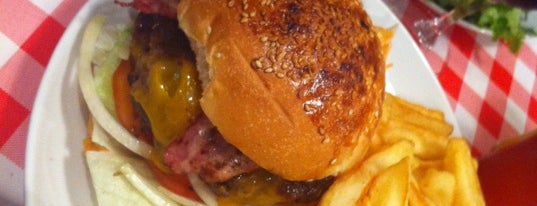 Schwartz's Deli is one of Les meilleurs hamburgers de Paris.