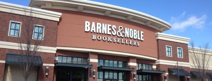 Barnes & Noble is one of สถานที่ที่ Terry ถูกใจ.