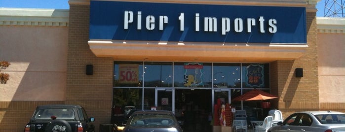 Pier 1 Imports is one of Locais curtidos por Andrew.