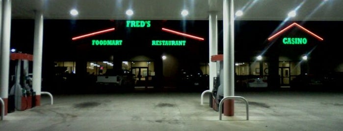 Fred's Travel Center is one of Locais curtidos por Kyra.