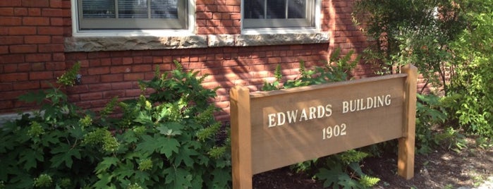 Edwards Building is one of Lugares favoritos de Bob.