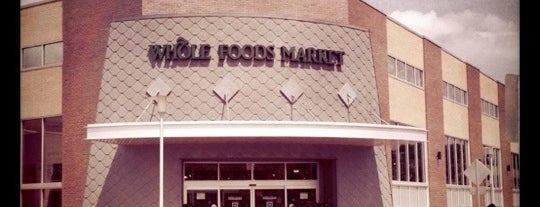 Whole Foods Market is one of Lugares favoritos de Dario.