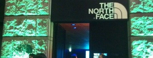 THE NORTH FACE 原宿店 is one of Locais curtidos por Aimee.
