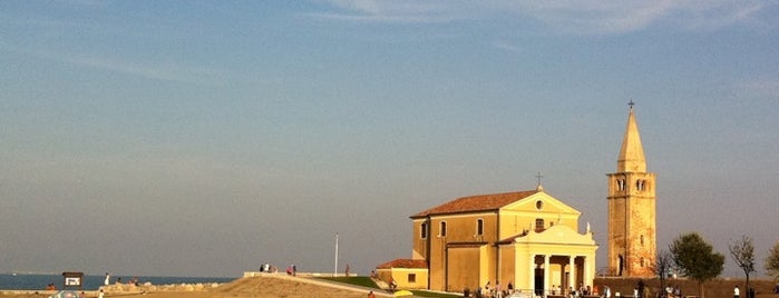 Spiaggia di Levante is one of Locais curtidos por Sveta.