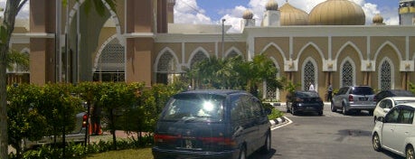 Masjid Khalid Ibnu Al Walid is one of Baitullah : Masjid & Surau.