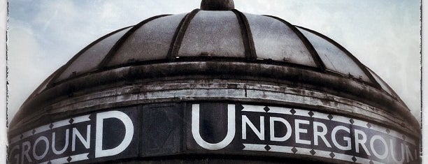 Clapham Common London Underground Station is one of Ana'nın Beğendiği Mekanlar.