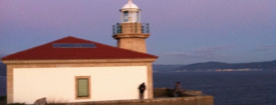 Faro de Louro is one of Costa da Morte en 2 días.