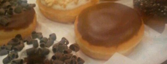 Krispy Kreme is one of Tamerさんのお気に入りスポット.