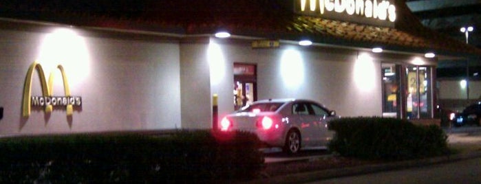McDonald's is one of สถานที่ที่ Phillip ถูกใจ.