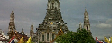 Wat Arun Rajwararam is one of All-time favorites in Thailand.