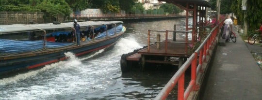 ท่าเรือสุเหร่าบ้านดอน (Baan Don Mosque Pier) E9 is one of Khlong Saen Seap Express Boat.