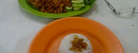 Ayam Goreng Kalasan Borobudur is one of Favorite Food.