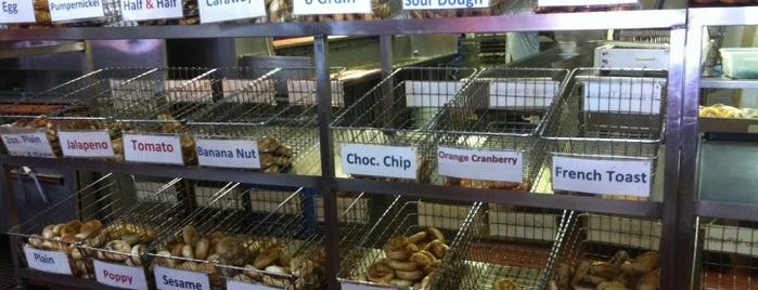 Marx Hot Bagels is one of Matt 님이 저장한 장소.