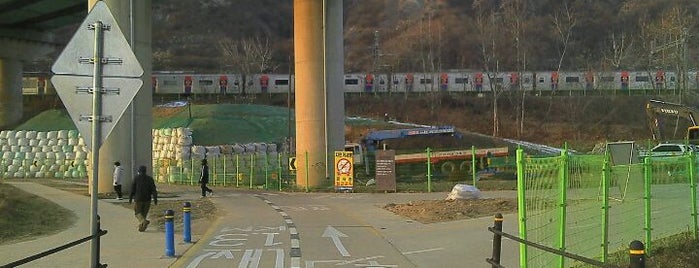 중랑천교 북단 is one of Through the Center of Seoul.