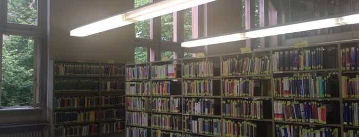 Bibliothek WiWi is one of Gespeicherte Orte von Jonathan.