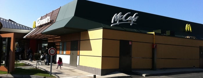 McDonald's is one of Orte, die Ilay gefallen.
