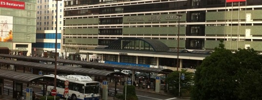 Yokohama Station is one of 東海道本線.