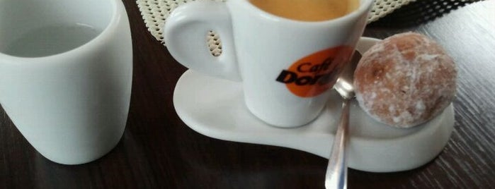 Café Donuts is one of Locais curtidos por M..