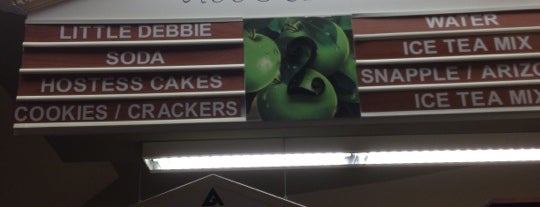 Associated Supermarket is one of Eli'nin Beğendiği Mekanlar.