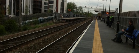 East Didsbury Railway Station (EDY) is one of Locais curtidos por Jon.