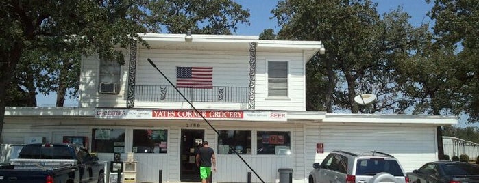 Yates Corner Grocery is one of Lugares favoritos de Kamila.