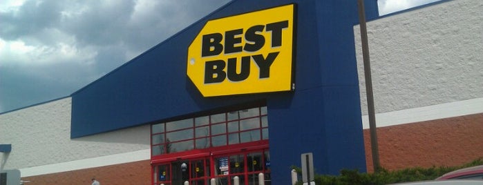 Best Buy is one of Tempat yang Disukai Lori.