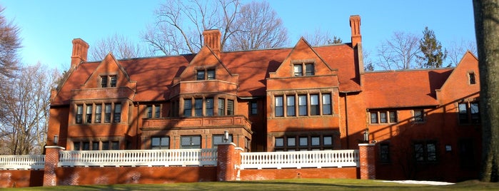 Temple Sharey Tefilo Israel is one of Montrose Park Landmarks.