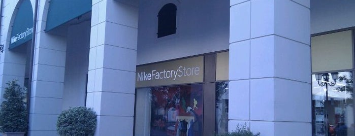 Nike Factory Store is one of I miei luoghi.