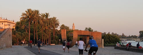 Paseo Marqués del Contadero is one of Lugares de interés para ciclistas en Sevilla.