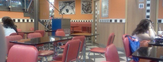 Burger King is one of สถานที่ที่ Adhith ถูกใจ.