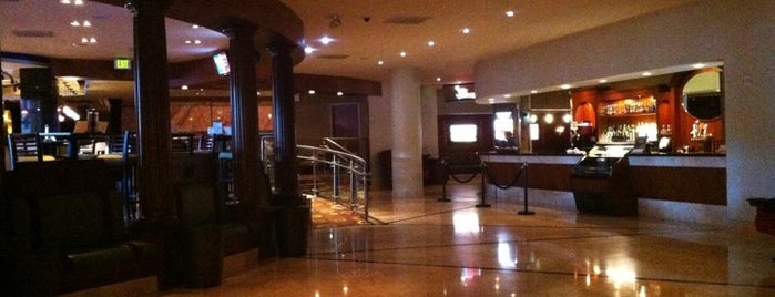 iPic Theaters Bayshore is one of Lieux qui ont plu à Ferdinand.