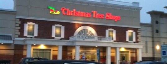 Christmas Tree Shops is one of Tempat yang Disukai Stuart.