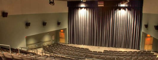 Lumina Theater is one of Tempat yang Disukai Carolina.