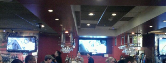Applebee's Grill + Bar is one of สถานที่ที่ Andrea ถูกใจ.
